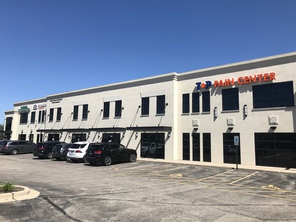 1213 Oak St, North Aurora, IL 60542